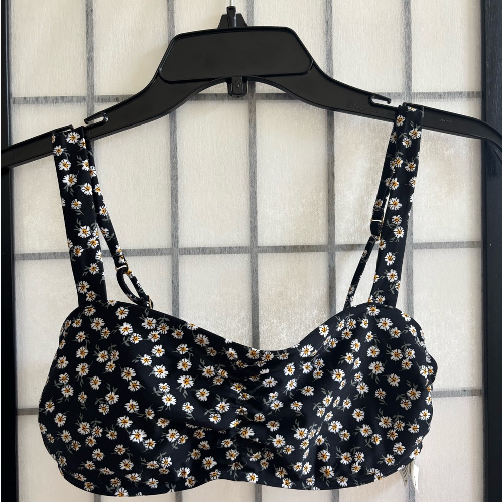 Hollister Black Daisy bikini top — small